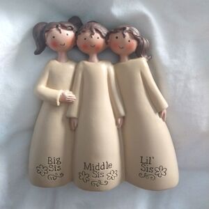 Brand new Suzi Resin Sisters Figurine